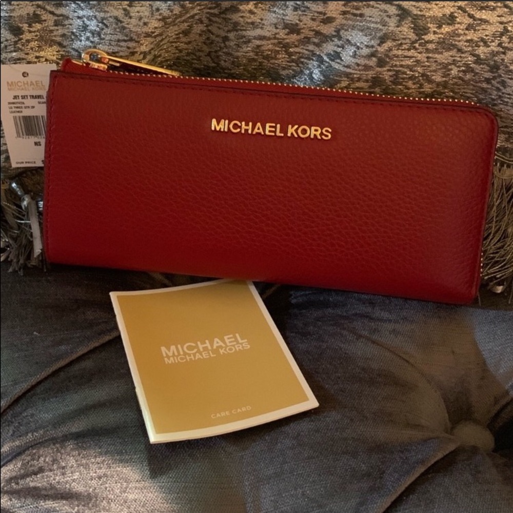 Michael Kors NEW jet set scarlet zip around wallet
